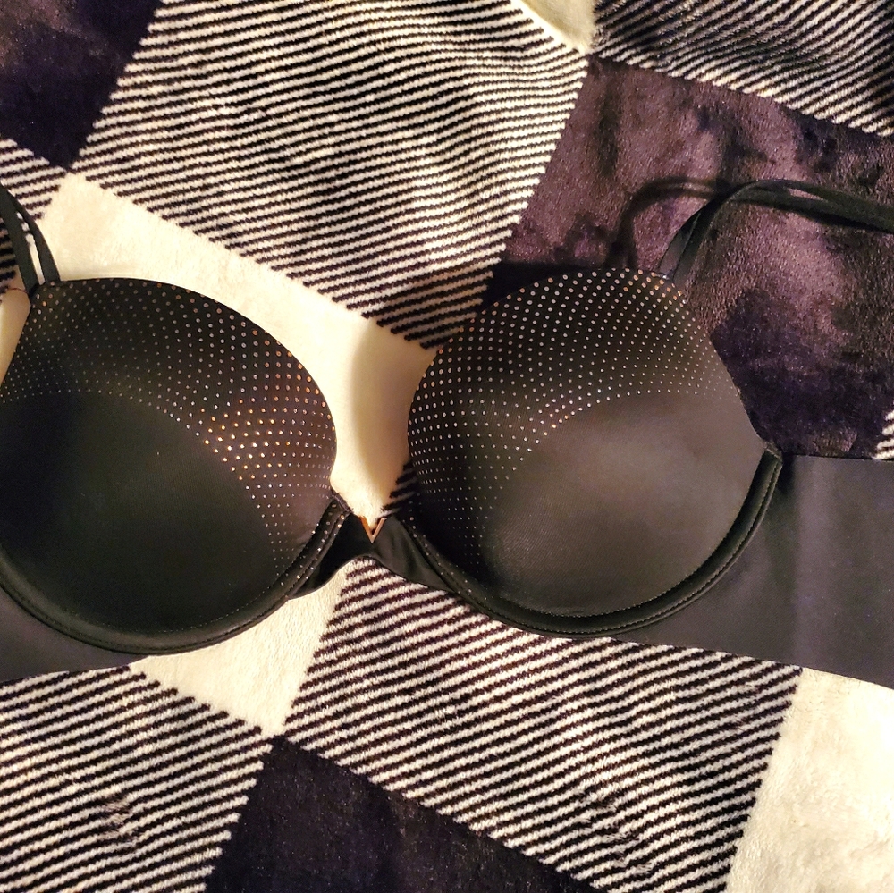 Victoria's Secret Bra size 32C Beautiful